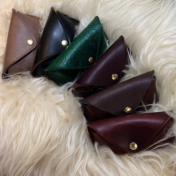 Green Horween leather glasses case - Picture 2 of 3